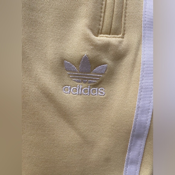 adidas Originals adicolor Three Stripe Track Pants In Yellow - Picture 6 of 8